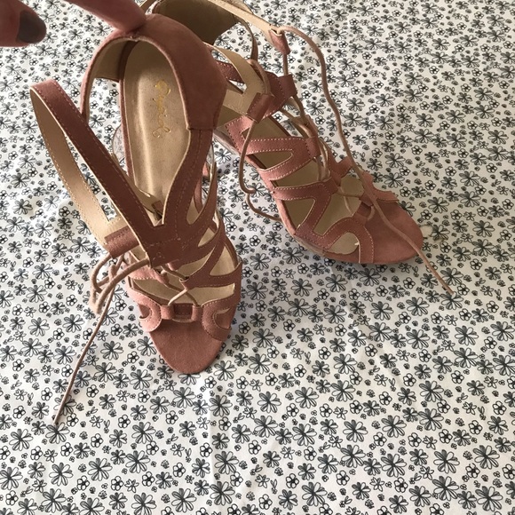 Front lace Sandals - Picture 2 of 5